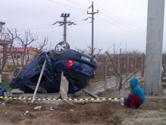 Accident rutier grav în apropiere de Kogălniceanu: un şofer care s-a răsturnat cu maşina, internat ÎN COMĂ